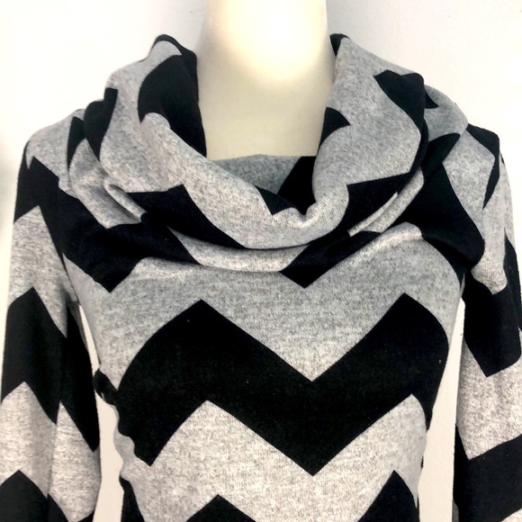 Rue 21 cowl neck black & gray zig zag long sleeve sweater dress. NWOT! Sz XS - Picture 2 of 7